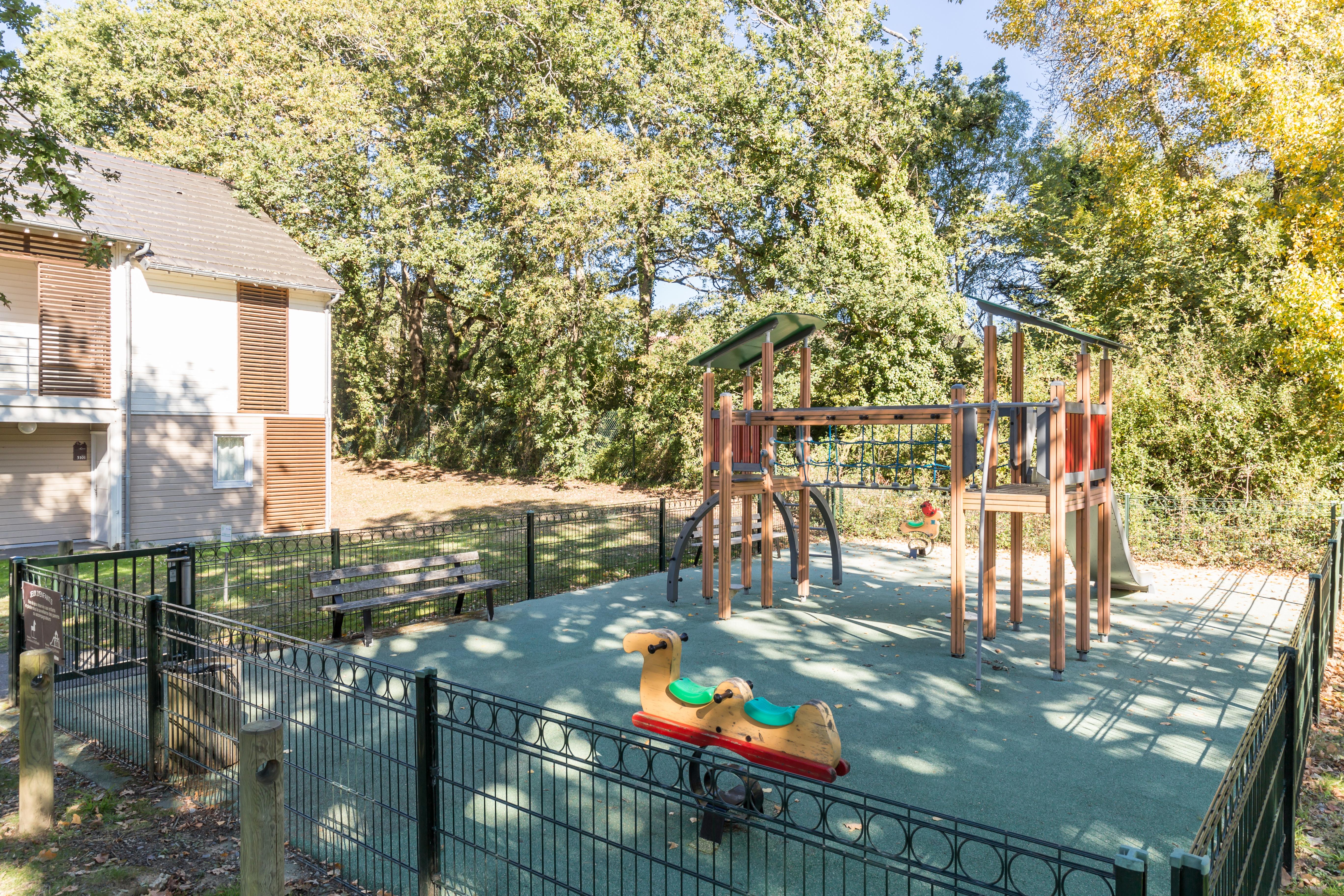 Residence Pierre & Vacances Le Domaine Du Bois De La Gree ポミシェ エクステリア 写真